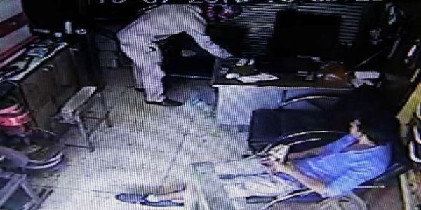 Satır biletmeye gittiler, bilgisayar çaldılar