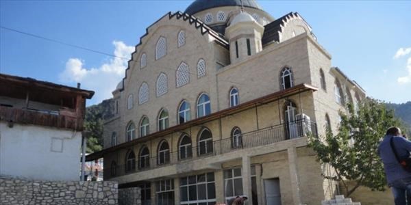 Honaz'da camilerin çevre düzenlemesi yapılıyor