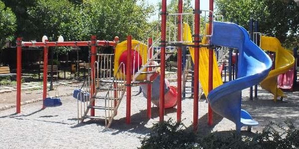 Ceylanpınarda çocuk parkları boş kaldı