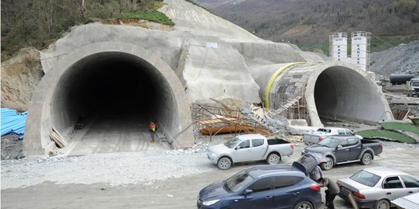 Türkiye'nin en uzun tüneli Hopa-Cankurtaran'da sona doğru