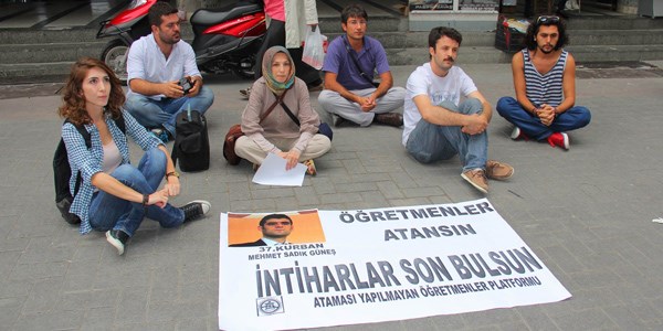 Samsun'da 'oturan öğretmen' eylemi