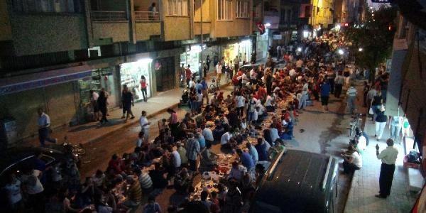 Hatay'da 1 kilometrelik iftar sofrası