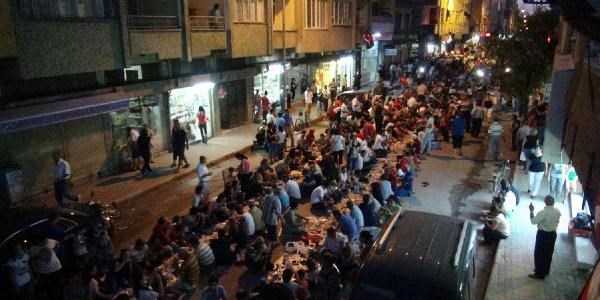 Hatay'da 1 kilometrelik iftar sofras