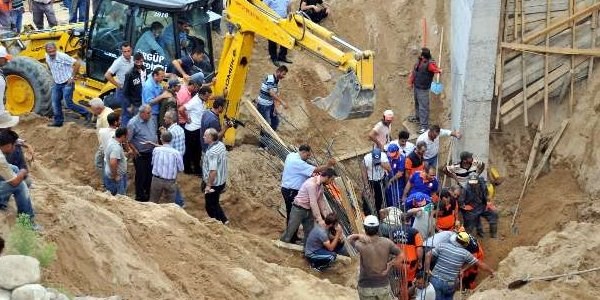 İnşaatta göçük: 2 ölü, 1 yaralı