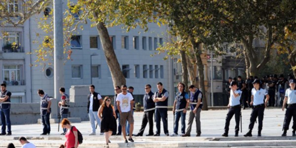 Gezi Parkı'na giriş açıldı