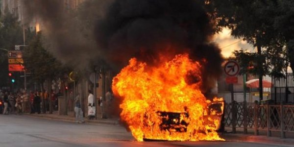 LPG'li otomobil yangını ve korku dolu anlar!