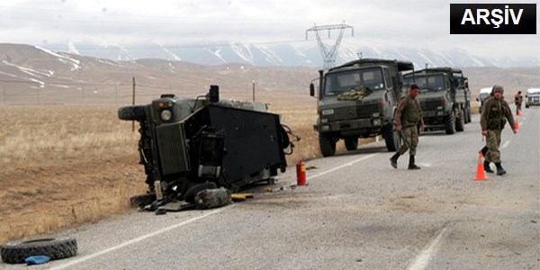 Erzurum'da trafik kazas: 3' asker 4 yaral