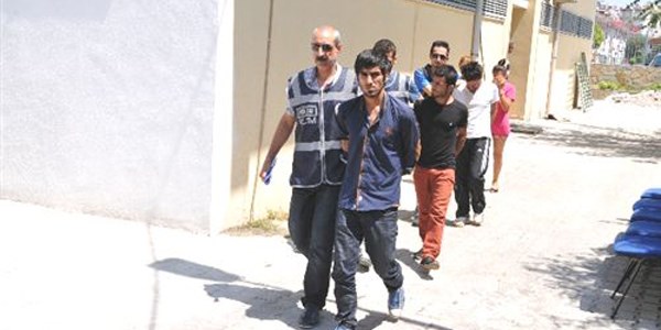 Ciğerci ustası iki kilo esrarla yakalandı