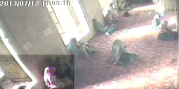 Tarihi camide hırsızlık kamerada