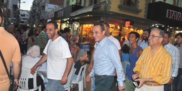 AK Parti'den çarşı boyu iftar