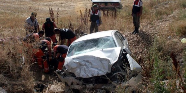 Afyonkarahisar'da feci kaza: 3 ölü, 1 yaralı