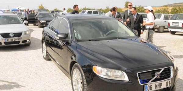 Bahçeli'nin giremediği Pamukkale'ye makam aracıyla girdi