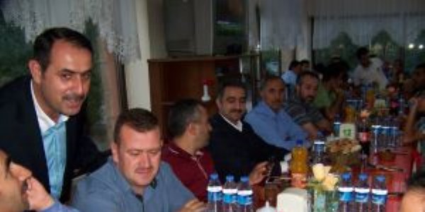 İşadamından vatandaşlara iftar yemeği