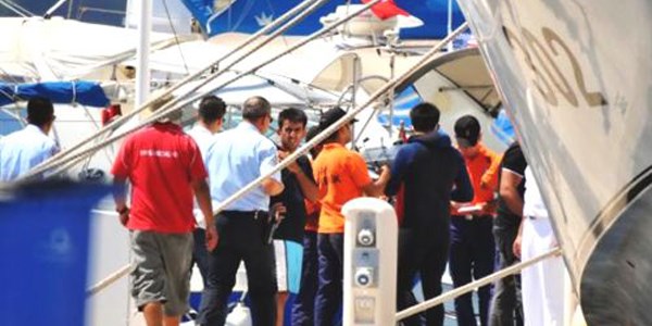 Balıkçıların ağlarına erkek cesedi takıldı