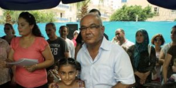 Mezitli'de yüzme kursuna katılanlara belgeleri verildi