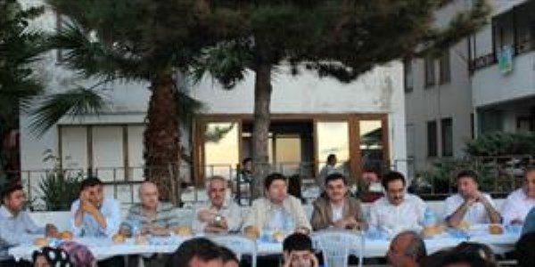 Milletvekili Tunç İnkum'da sokak iftarına katıldı