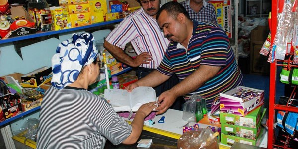 Köprü Yardımlaşma Derneği fakirin bakkal borcunu kapattı