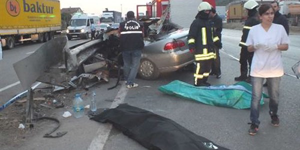 Bayram öncesi feci kaza: 2 ölü, 3 yaralı