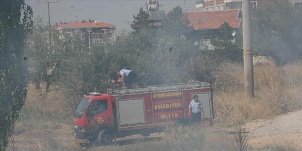 Afyonkarahisar'daki ot yangını korkuttu