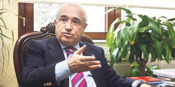 Çiçek: Özel'in çaba gösterdiğine şahidim