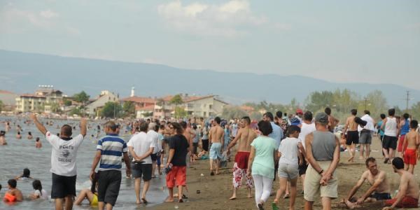 İnşaat işçisi, ailesinin gözleri önünde boğuldu