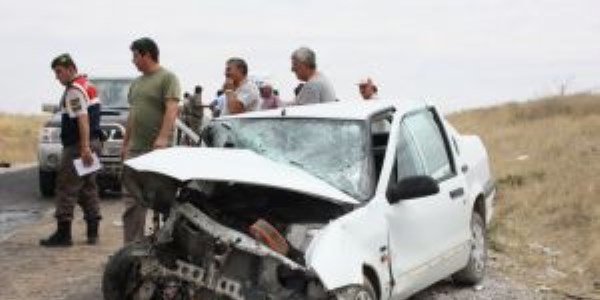 Sivrihisar'da trafik kazası, 2 ölü 4 yaralı