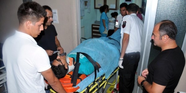 Kaçakları taşıyan midibüs devrildi