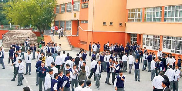 Liseye gitmesi gereken 574 bin öğrenci açıkta!