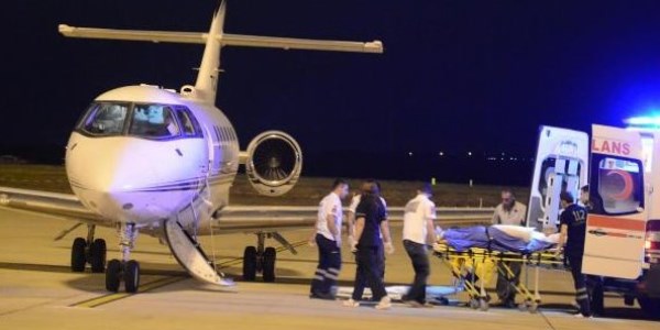 Yüzü yanan genç, ambulans uçakla Ankara'ya götürüldü