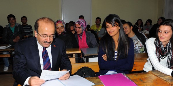 Trabzon Belediyesi üniversiteli yapıyor