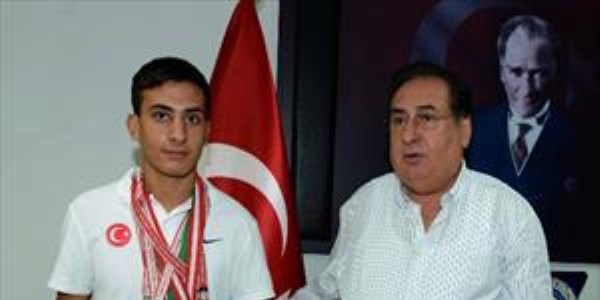 Üç adım atlama dünya şampiyonu Mersin'den