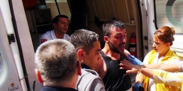 Cam parçasıyla kendisine zarar verdi