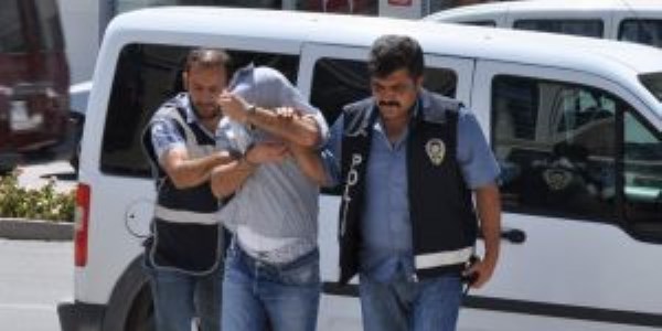 Kırtasiye kundakladığı iddia edilen zanlı adli makamlara sevk edildi