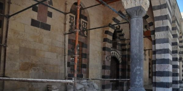 Karatarla Camii onarılmayı bekliyor