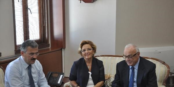 Eğitim gönüllüsü çift Ereğli'ye bir okul daha kazandırıyor