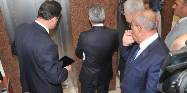 Bursa'nın yeni valisine asansör sürprizi