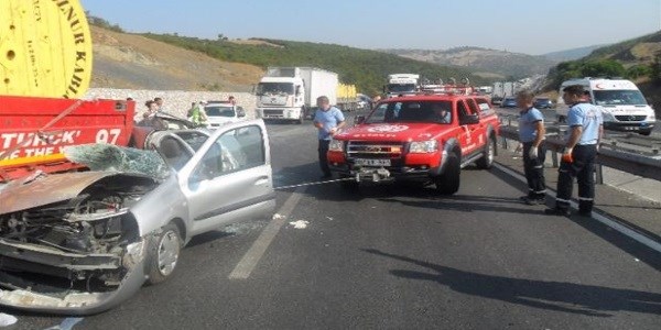 Balıkesir'de trafik kazası: 3 ölü, 3 yaralı