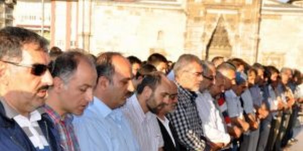 Sivas'ta, Mısır'da ölenler için gıyabi cenaze namazı kılındı