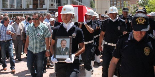 Emekli emniyet müdürü hayatını kaybetti