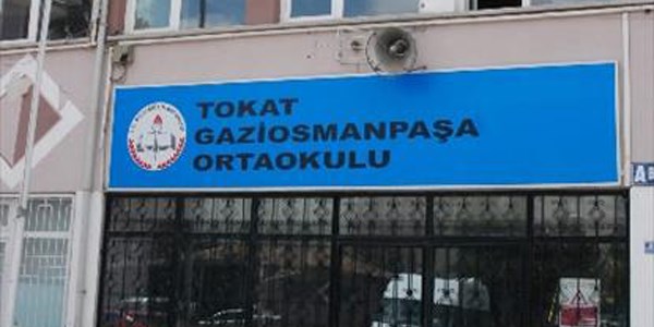 Okuldaki dizüstü bilgisayarları çaldılar