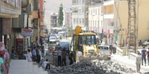 Hakkari'deki caddeler onarılıyor