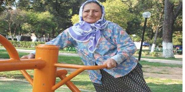 83'lük ninenin spor aşkı
