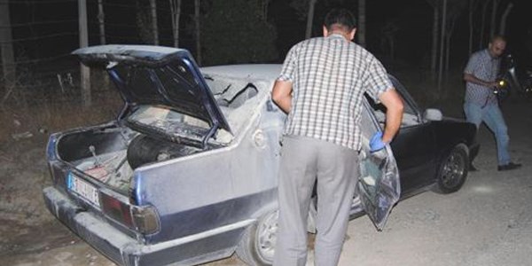 Balık tutarken otomobilleri soyuldu ve yandı
