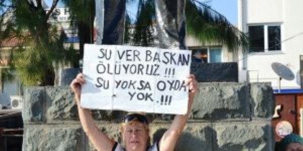 Susuzluk çeken vatandaşlar meydana çıktı