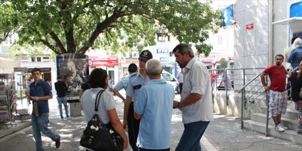 Dolandırıcıların elinden komşusu kurtardı