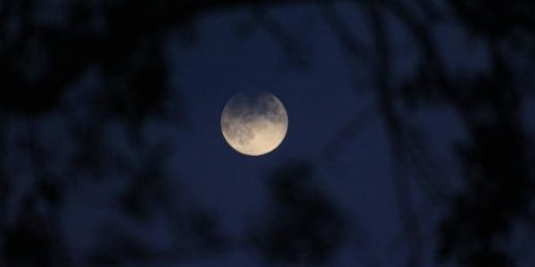 Blue moon (mavi ay) manzarası