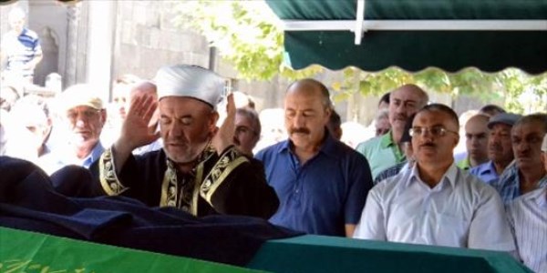 Emekliliğinin ilk gününde kalp krizi geçirerek hayatını kaybetti