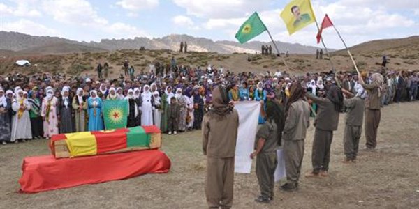Kato Dağı'nda BDP'lilere PKK'lı cesedi teslim edildi