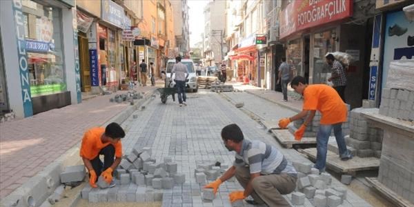 Kilit taşı çalışmaları devam ediyor