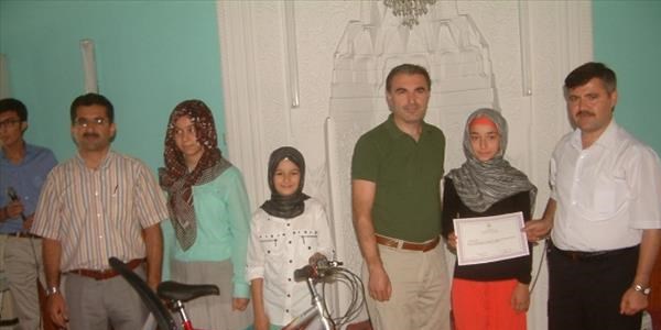 Öğrenciye umre hediyesi